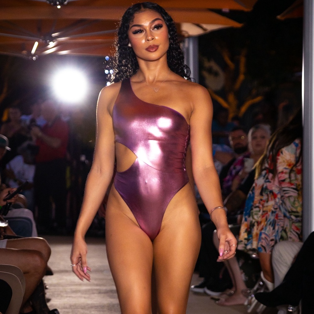 Women’s cut out Monokini. New. Luxury. Pink.